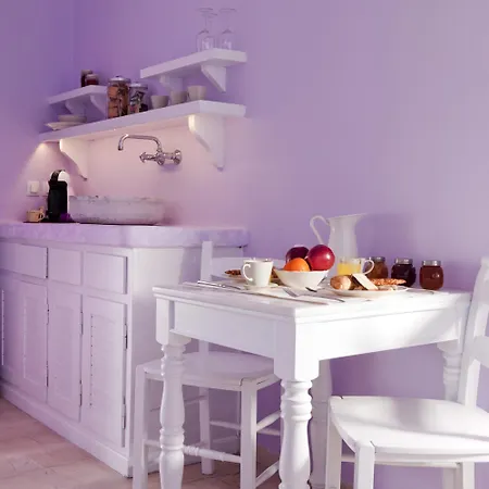 Santorini Roses Hotell