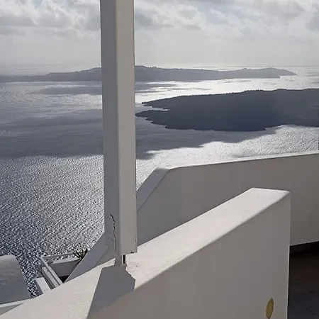 Santorini Roses Hotell
